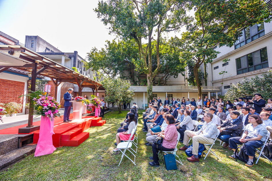 感謝您參與2025年4月17日「是回顧也是前瞻：胡適的願景與近代史研究」特展開幕典禮，活動照片已經上傳至相關訊息及活動，歡迎點閱。 Image